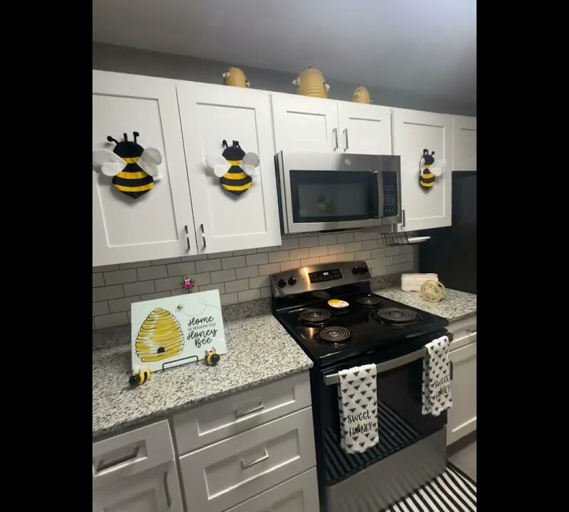 Charming Bee Kitchen Decor: Honey-Toned Accents for a Cozy, Cheerful Space