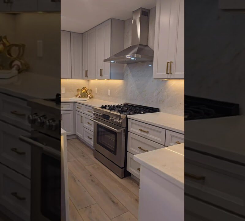 Timeless White and Wood Kitchen That Never Goes Out of Style
